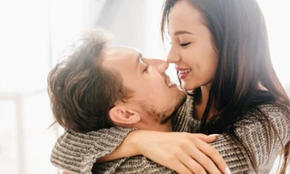 Vì sao đàn ông thích nhìn mặt bạn trong lúc ‘yêu’