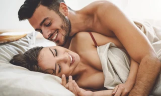 'Yêu' sáng sớm giúp bạn tỉnh táo hơn uống cà phê 