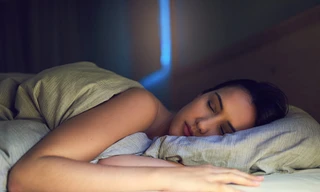 Những thói quen ngủ vô tình ảnh hưởng xấu đến làn da mà bạn không hay biết