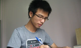 Xúc động cặp song sinh bán 3 tạ lạc đi thi