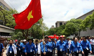 Đoàn đại biểu thanh niên, sinh viên Việt Nam tham gia diễu hành