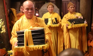 Rước mộc bản từ chùa Vĩnh Nghiêm lên Tây Yên Tử