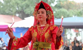 Hình ảnh tái hiện hầu đồng truyền thống, không mê tín dị đoan tại Tuyên Quang