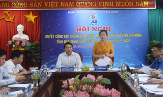 Anh Nguyễn Ngọc Lương, Bí thư Trung ương Đoàn và bà Lê Thị Thu Hồng, Phó Bí thư thường trực Tỉnh ủy Bắc Giang chủ trì hội nghị