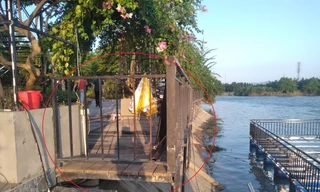 Một công trình vi phạm tại dự án khu vui chơi, giải trí, dịch vụ sinh thái của Cty TNHH dịch vụ và thương mại Cua Đỏ ở phường Lê Lợi (thành phố Bắc Giang). Ảnh: Nguyễn Thắng.