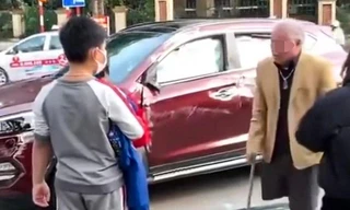 Người đàn ông cụt chân lái xe ô tô gây va chạm giao thông được cho là xảy ra ở thành phố Bắc Ninh