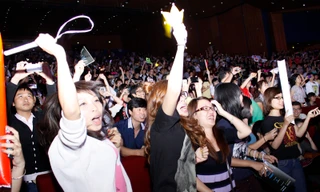 Nhảy nhót, gào thét theo các ca khúc hit của nhóm