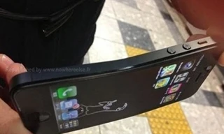 iPhone 5 bị chê vỏ mềm nên dễ cong và gẫy