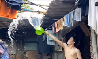 Lao động nghèo tưới nước, nằm sàn trong trời nóng bức 