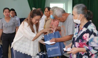 100 phần quà đến với người dân nghèo, khó khăn tại Vĩnh Long