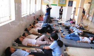 Ăn cỗ, 65 người nhập viện vì ngộ độc