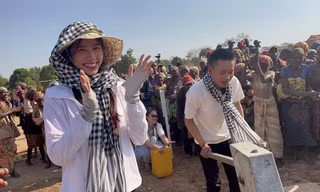 Thùy Tiên lấy hình Quang Linh Vlog làm ảnh đại diện, netizen: "Thuyền này muốn chìm cũng không được"