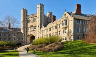 Tiếng Việt được giảng dạy tại hai trường thuộc Top 100 Đại học tốt nhất thế giới