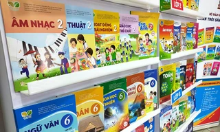 Đã có đường dây nóng hỗ trợ phụ huynh và teen trong quá trình tìm mua sách giáo khoa
