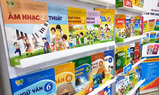 Đã có đường dây nóng hỗ trợ phụ huynh và teen trong quá trình tìm mua sách giáo khoa