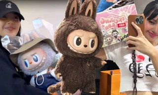 Yêu tinh Labubu khiến Lisa BLACPINK mê mẩn, để "cheap moment" tốn bao tiền?