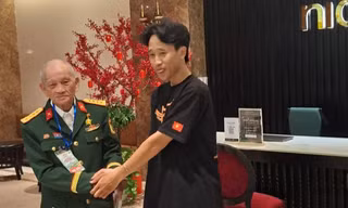 Hành trình xuyên Việt của cụ Thanh và Gen Z Quang Hà: Gặp nhau giữa non sông thống nhất
