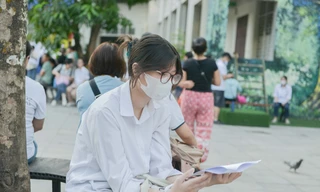 Sĩ tử 2K8 thi vào lớp 10 trường THPT chuyên Ngoại ngữ Hà Nội nhận xét gì về đề thi?