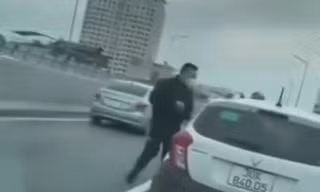 Công an làm việc với 2 thanh niên đi xe máy chặn đầu, đánh nhau với tài xế ô tô trên Vành đai 2 