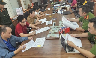 Công an Hà Nội triệt phá đường dây nhập lậu hàng nghìn tấn 'khí cười'