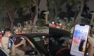 Hà Nội: Người phụ nữ cầm gạch chặn ô tô của đôi nam nữ, đập kính giữa đường