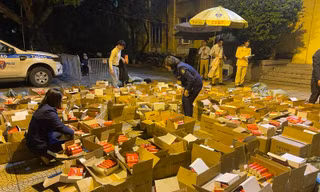 Phát hiện xe tải chở gần 2 tấn pháo hoa không rõ nguồn gốc