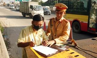 Từ 2025, tài xế bị trừ hết điểm Giấy phép lái xe phải kiểm tra lại 'lý thuyết' 