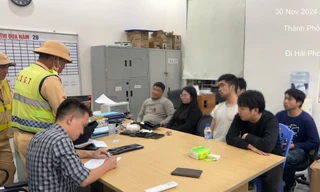 CSGT chặn giữ 6 người nước ngoài nghi nhập cảnh trái phép