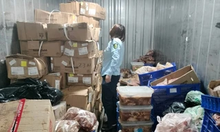 Phát hiện kho thực phẩm tẩm ướp sẵn không rõ nguồn gốc tại Hà Nội