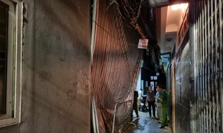 Hà Nội: Sập tường nhà, hai người bị thương 