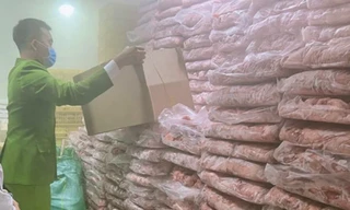 Thu giữ hơn 6,2 tấn mỡ bò, óc lợn trôi nổi chuẩn bị vào nhà hàng, quán ăn