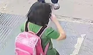 Bé gái 11 tuổi ở Hà Nội 'mất tích' sau khi xuống xe buýt