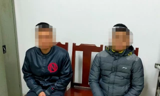 Hai người đàn ông đi xe SH đánh nhau với tài xế ô tô trên Vành đai 2 khai gì? 