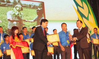 300 nhà nông trẻ nhận giải Lương Định Của