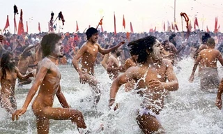 Hơn 10 triệu đàn ông 'tắm tiên' trên sông Hằng