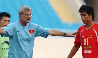 HLV Calisto dẫn dắt đội vô địch Angola