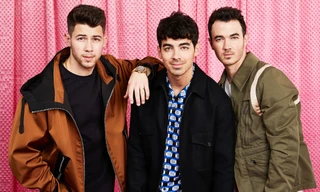 Bắt tay với Karol G, Jonas Brothers lộ rõ tham vọng tấn công thị trường nhạc Latin?