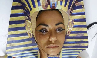 Cô gái thay đồ suốt 365 ngày giả nhân vật nổi tiếng