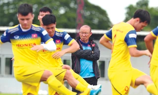 Các cầu thủ tuyển Việt Nam tập luyện chuẩn bị cho những trận đấu lớn 