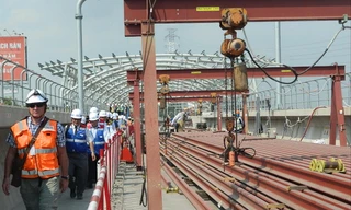 Thi công đường ray gói thầu đoạn đi trên cao thuộc dự án tuyến metro số 1