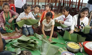 Nhiều cá nhân, tổ chức có các hoạt động tình nguyện vì cộng đồng sẽ được vinh danh vào ngày 3/1. (Trong ảnh là hoạt động trong chương trình Bánh chưng xanh của Nhóm thiện nguyện Vòng tay yêu thương- Đắk Lắk)