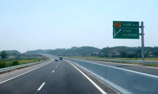 Nhiều đoạn thuộc dự án cao tốc Bắc Nam đang chờ Quốc hội quyết định có chuyển sang đầu tư công hay không Ảnh: Hữu Việt