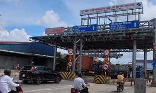 Trạm thu phí BOT T2 Quốc lộ 91 đang phải dừng thu phí vì bị tài xế phản ứng Ảnh: Phạm Thanh