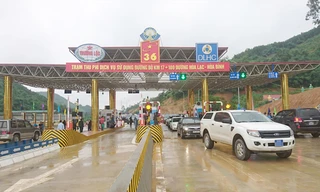 Các chủ đầu tư kêu khó xả trạm thu phí BOT dịp lễ, tết vì vướng quy định Ảnh: Phạm Thanh