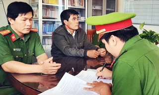 Ông Nguyễn Văn Tiên, bí thư Đảng ủy thị trấn Hòa Hiệp Trung, nguyên Trưởng phòng TN&MT huyện Đông Hòa, bị khởi tố bắt giam