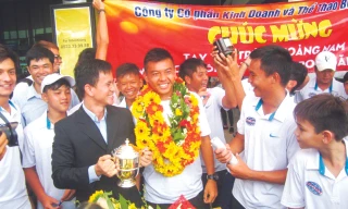 Nam và người hâm mộ