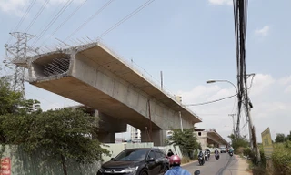 Cầu Nam Lý (quận 9) “đắp chiếu” hơn 2 năm qua do chưa giải phóng được mặt bằng bàn giao cho nhà thầu thi công