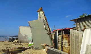 Nhiều đoạn bờ biển ở Bình Thuận bị xâm thực nặng nề