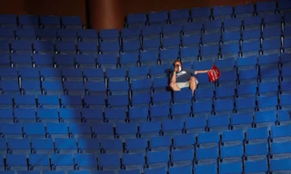 Một người ủng hộ ông Trump có mặt trong hội trường ở Tulsaảnh: REUTERS 