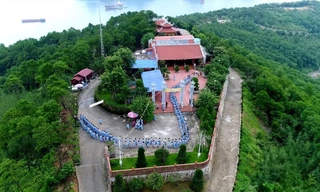 Công trình đồ sộ nằm trên đỉnh núi Thẻ Vàng mà ông Tô Văn Chương gọi là chùa